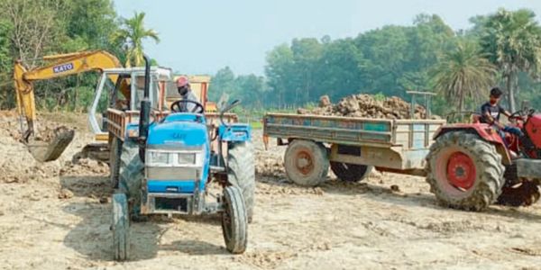হবিগঞ্জে থামছে না ‘টপ সয়েল’ বিক্রি, উর্বরতা হারাচ্ছে কৃষি জমি